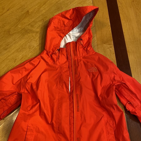 North face women’s windbreaker in neon red - Picture 2 of 12